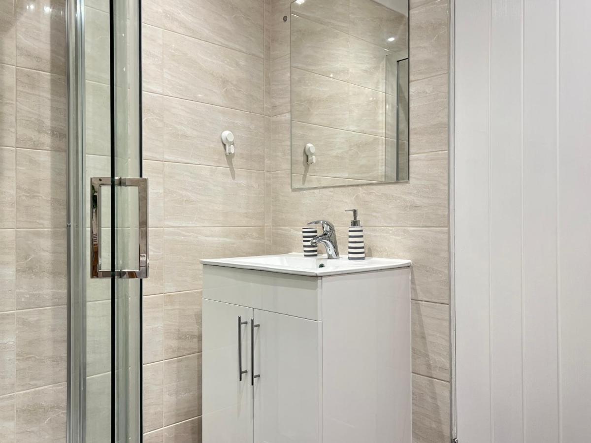 Modern 2 Bed Townhouse Just Outside City Walls With Free Private Parking York Kültér fotó
