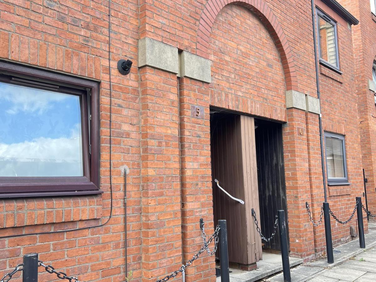 Modern 2 Bed Townhouse Just Outside City Walls With Free Private Parking York Kültér fotó